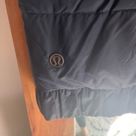 Lulu Lemon Reversible Vest - Picture 5 of 9